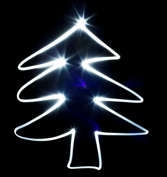 黒に青の懐中電灯で作られたクリスマス ツリー — ストック写真
