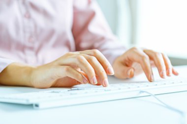 Klavyede yazarak işçisi kadın ofis