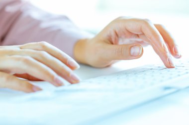 Klavyede yazarak işçisi kadın ofis