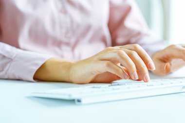 Klavyede yazarak işçisi kadın ofis