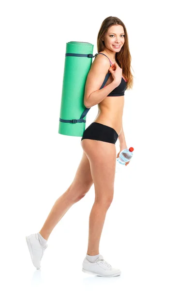 Hermosa mujer deportiva con estera para fitness y botella de agua i —  Fotos de Stock