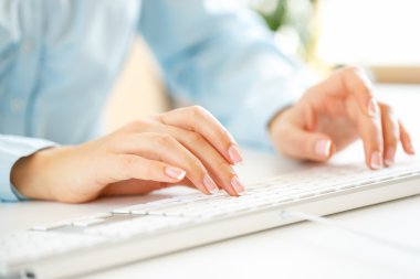 Klavyede yazarak işçisi kadın ofis