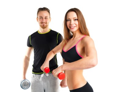 Atletik erkek ve kadın üzerinde beyaz dumbbells ile