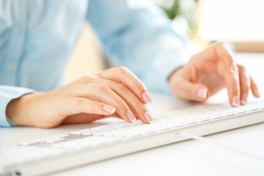 Klavyede yazarak işçisi kadın ofis