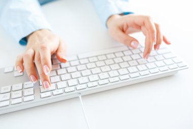 Klavyede yazarak işçisi kadın ofis