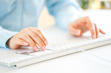 Klavyede yazarak işçisi kadın ofis