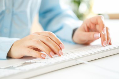 Klavyede yazarak işçisi kadın ofis