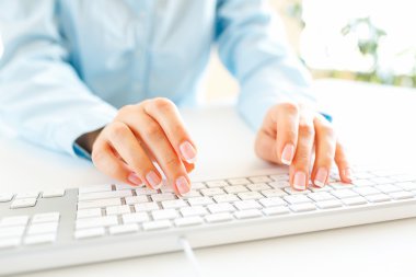 Klavyede yazarak işçisi kadın ofis