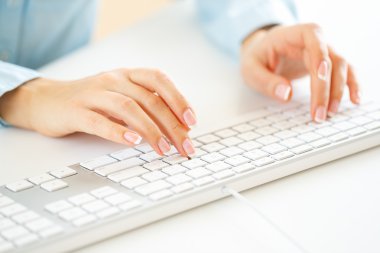 Klavyede yazarak işçisi kadın ofis