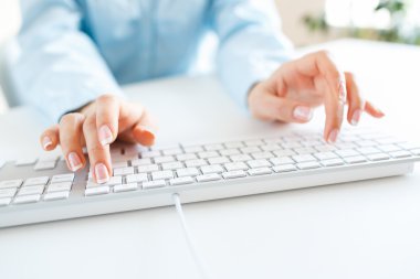 Klavyede yazarak işçisi kadın ofis