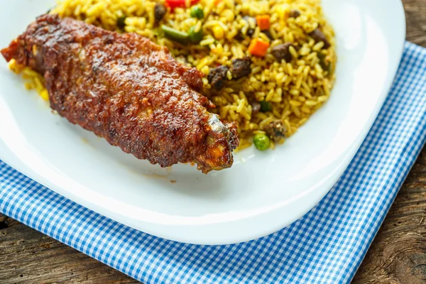 Pirinç ve marul hindi eti lezzetli yemek — Stok fotoğraf