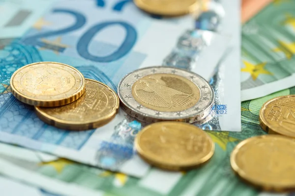 Geld euromunten en biljetten — Stockfoto