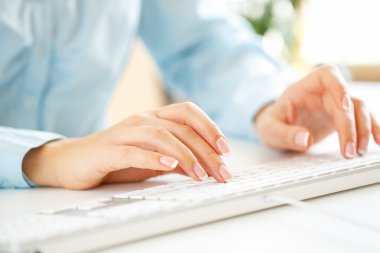 Klavyede yazarak işçisi kadın ofis