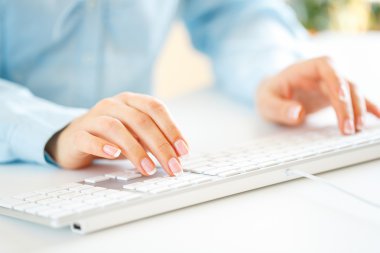 Klavyede yazarak işçisi kadın ofis