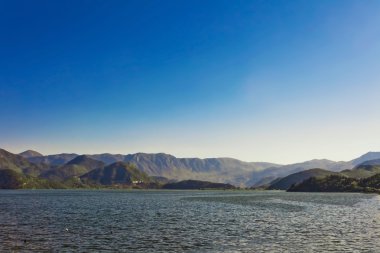 güzel dağ ve Deniz Manzaralı