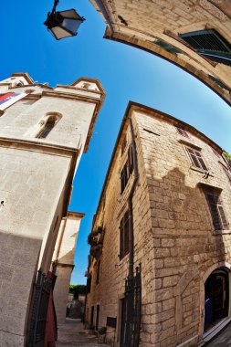 gökyüzü arka plan üzerinde balık-göz görüş-eski şehir