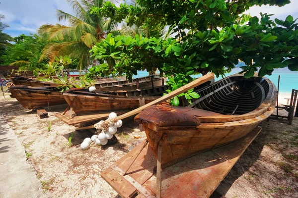 Alte thailändische Boote am Strand — Stockfoto