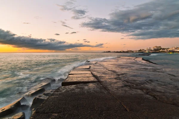 Pôr do sol em rochas — Fotografia de Stock