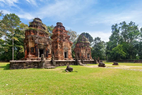 Antiguo templo khmer budista en el complejo Angkor Wat —  Fotos de Stock