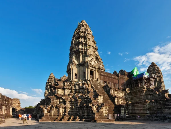 Chrám Angkor wat v teplé slunce světlo — Stock fotografie