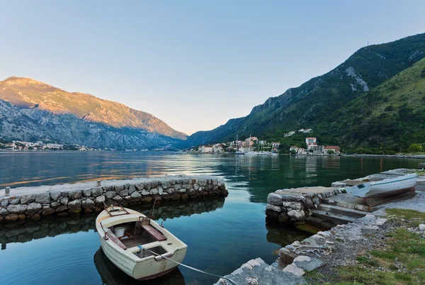 Parkering fiskebåt — Stockfoto