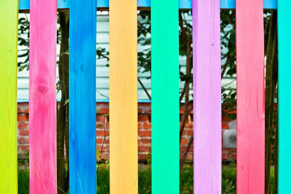 Fragment av färgglada staket — Stockfoto