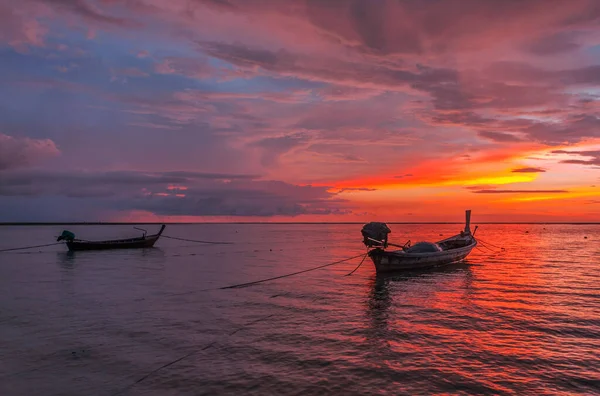 Bărci Tradiționale Thailandeze Lângă Plajă Apusul Soarelui Plaja Nai Yang — Fotografie, imagine de stoc