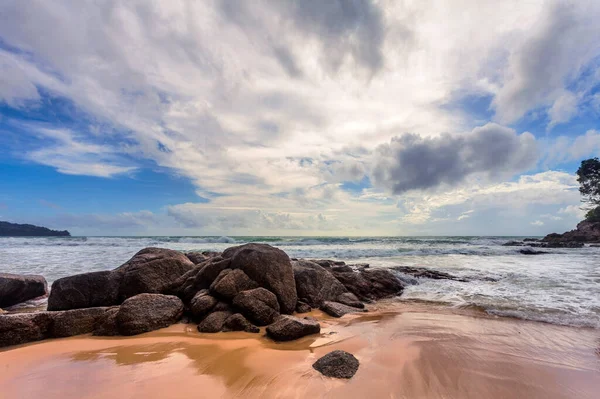 Tropisch Strand Onder Een Sombere Hemel Thailand — Stockfoto