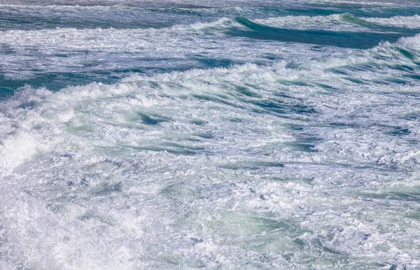 汹涌大海中的巨浪 自然背景 — 图库照片