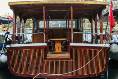 Marmaris marinasında turist gezisi gemisi. Türkiye.