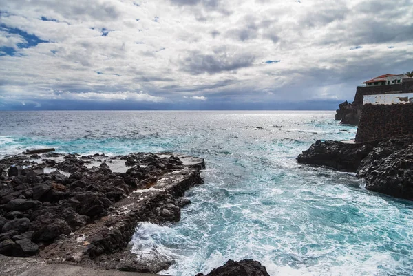 Stenig Strand Molnigt Dystert Väder Teneriffaön Spanien — Stockfoto