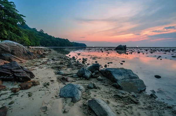 Praia Tropical Tempo Refluxo Fundo Pôr Sol Praia Nai Yang — Fotografia de Stock