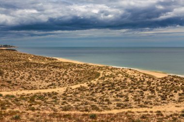 Lagos, Algarve, Portekiz 'deki Meia Praia plajı.
