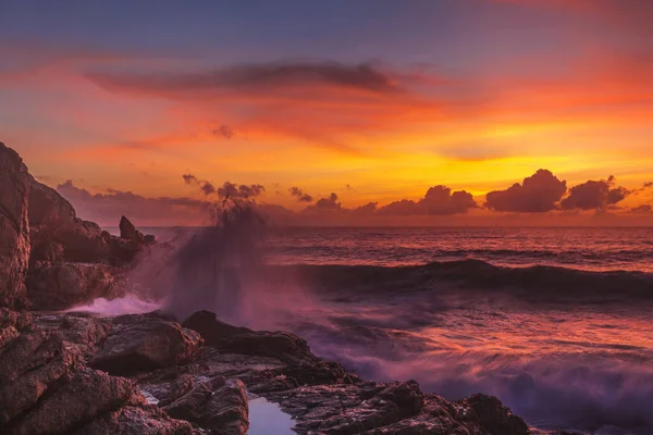 Rochers Plage Topique Beau Coucher Soleil Contexte Naturel — Photo