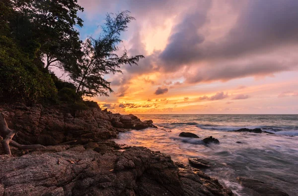 Rocas Playa Tópica Atardecer Hermoso Fondo Naturaleza — Foto de Stock