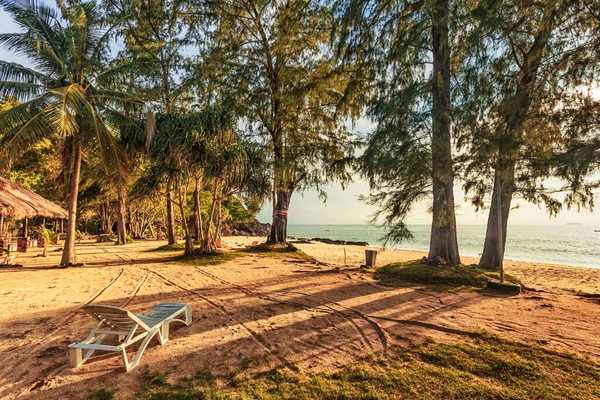 美丽落日下的热带海滩 自然背景 — 图库照片