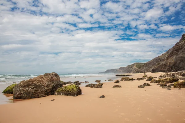 ポルトガルの南 アルガルヴェ地方の西大西洋岸 コルドアマビーチでの眺め — ストック写真