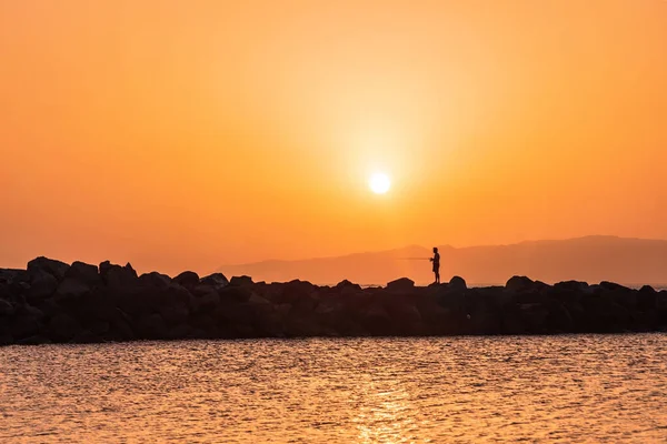 Σιλουέτα Του Ανθρώπου Στη Θάλασσα Ηλιοβασίλεμα Φόντο Τενερίφη Κανάρια Νησιά — Φωτογραφία Αρχείου