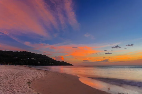 Trópusi Tengerparton Gyönyörű Naplemente Természet Háttér Nai Yang Beach Phuket — Stock Fotó