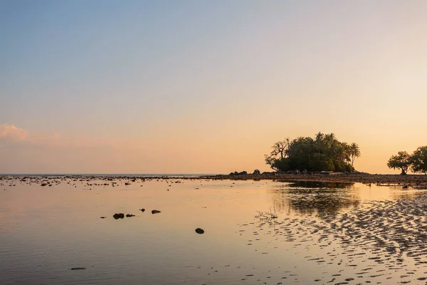 Tropikalnej Plaży Czasie Wzloty Tle Zachodu Słońca Nai Yang Beach — Zdjęcie stockowe