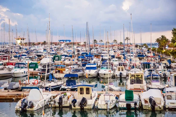 Stunning View Luxury Yachts Pier Sunset Yachts Boats Anchored Marina — Stock Photo, Image