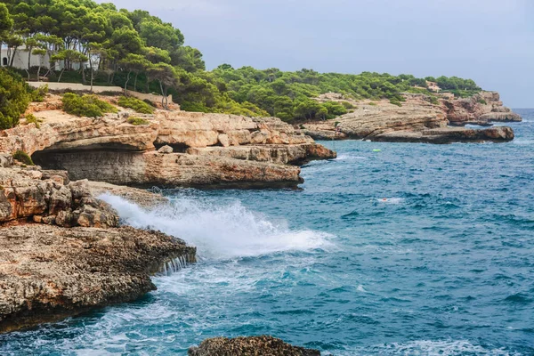 Landschaft Mit Felsen Über Dem Meer Unter Der Sky Mallorca — Stockfoto