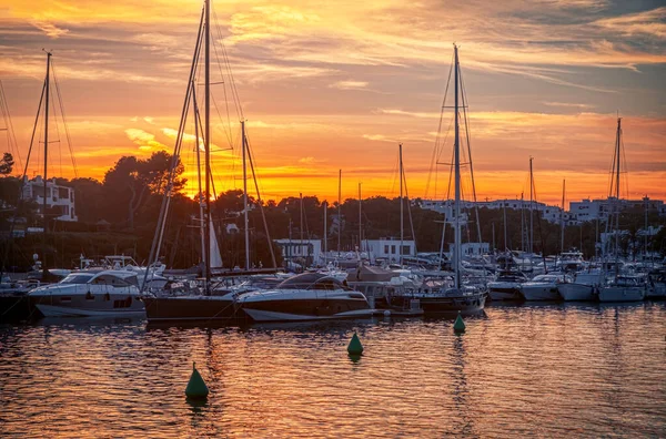 Barcos Iates Atracados Marina Cala Maiorca Ilhas Baleares Espanha Imagens Royalty-Free