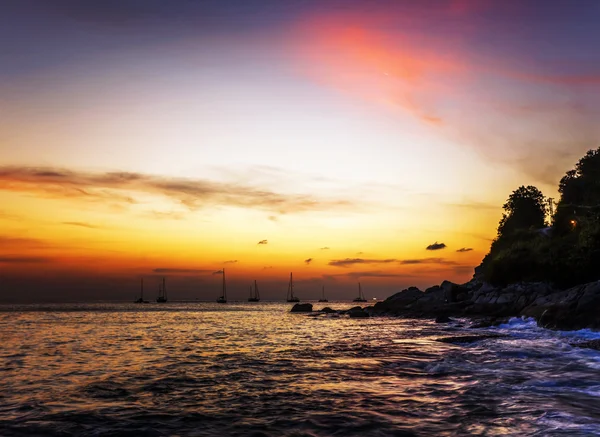 Playa tropical al atardecer. —  Fotos de Stock