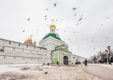 birçok kişi trinity sergius lavra ziyaret edin.