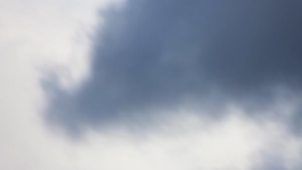 Ciel sombre en mouvement 