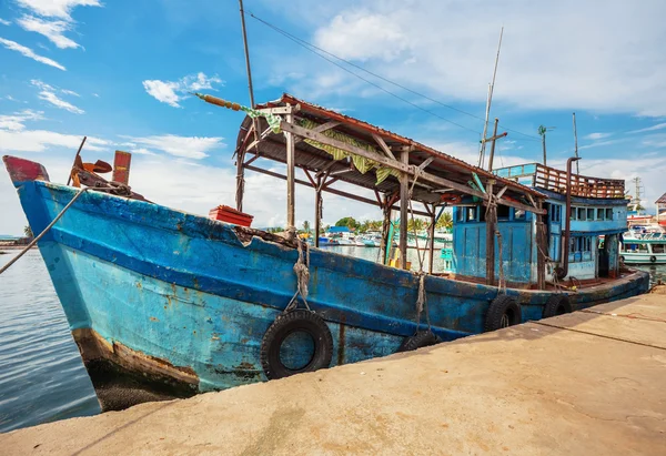 Fishing boats in port — Stock Photo, Image