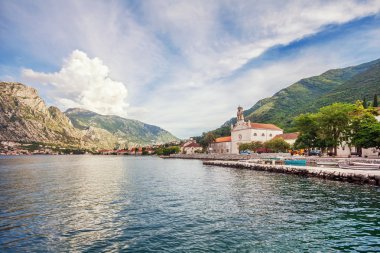güzel dağ ve Deniz Manzaralı