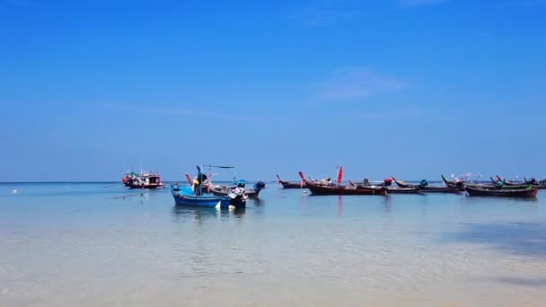 Barche nel mare tropicale — Video Stock