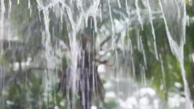 Çatı altında damla yağmur.